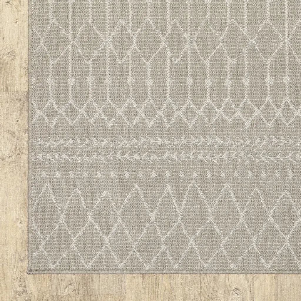 7' X 9' Gray And Ivory Geometric Indoor Outdoor Area Rug Homeroots Outdoor