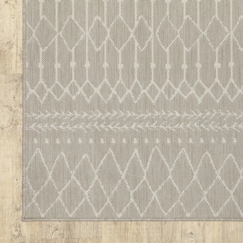7' X 9' Gray And Ivory Geometric Indoor Outdoor Area Rug Homeroots Outdoor