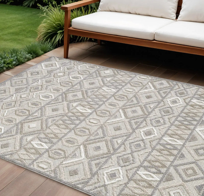 7' X 9' Gray And Ivory Southwestern Stain Resistant Indoor Outdoor Area Rug Homeroots Outdoor