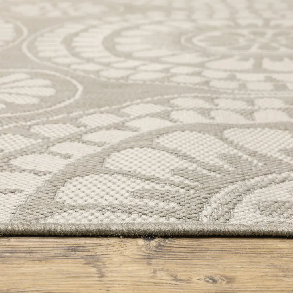 7' X 9' Gray and Ivory Geometric Stain Resistant Indoor Outdoor Area Rug Homeroots Outdoor