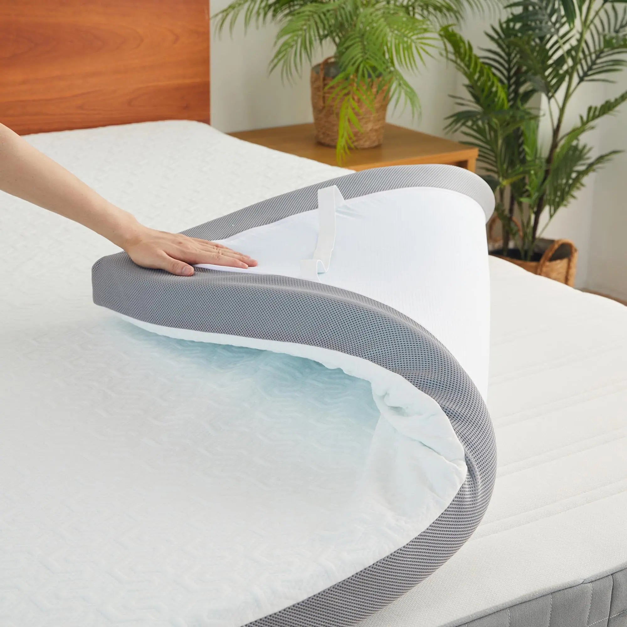 84" White Gel Memory Foam Mattress topper with Removable Cover - GreatEagleInc