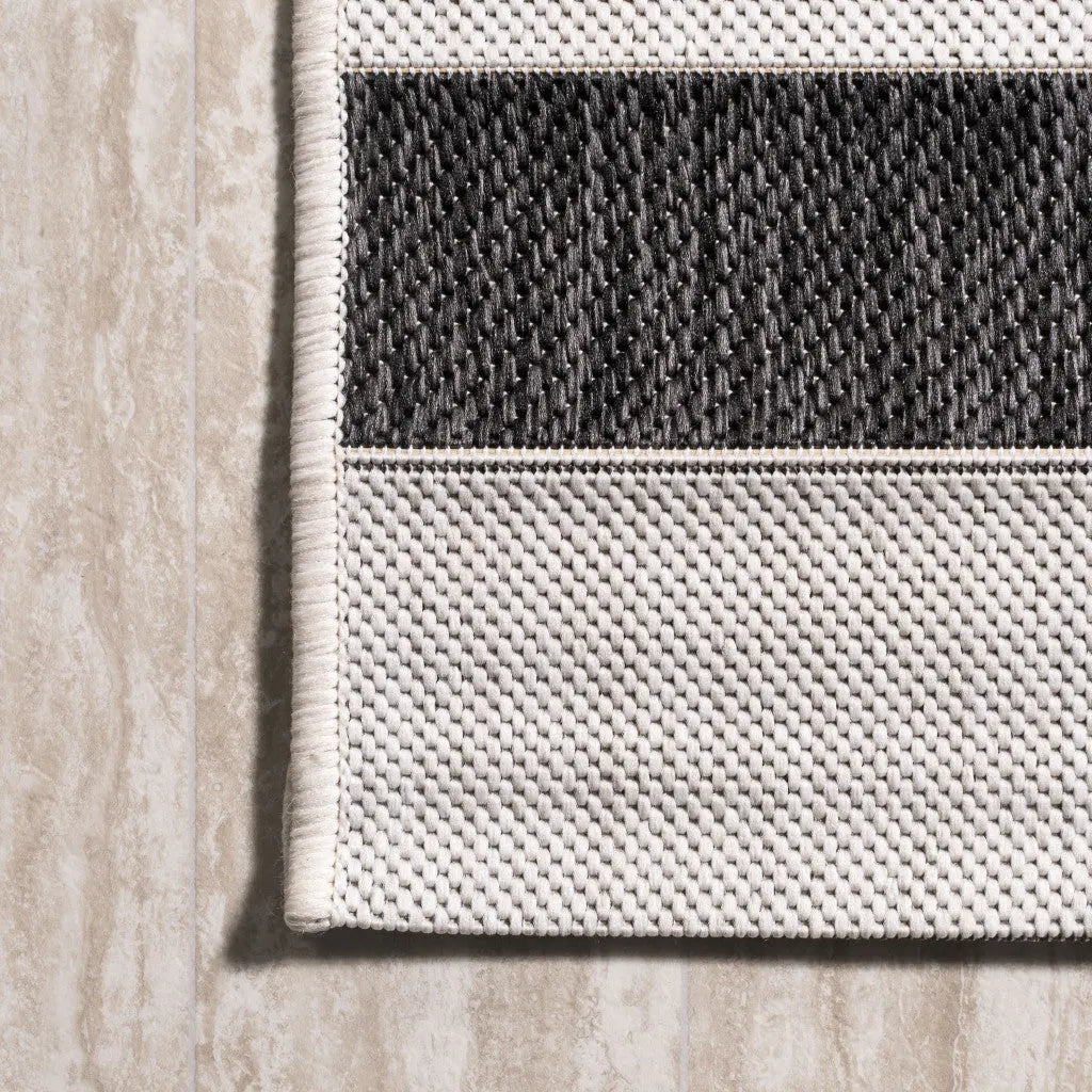 8' Black And Cream Round Striped Indoor Outdoor Area Rug Homeroots Outdoor