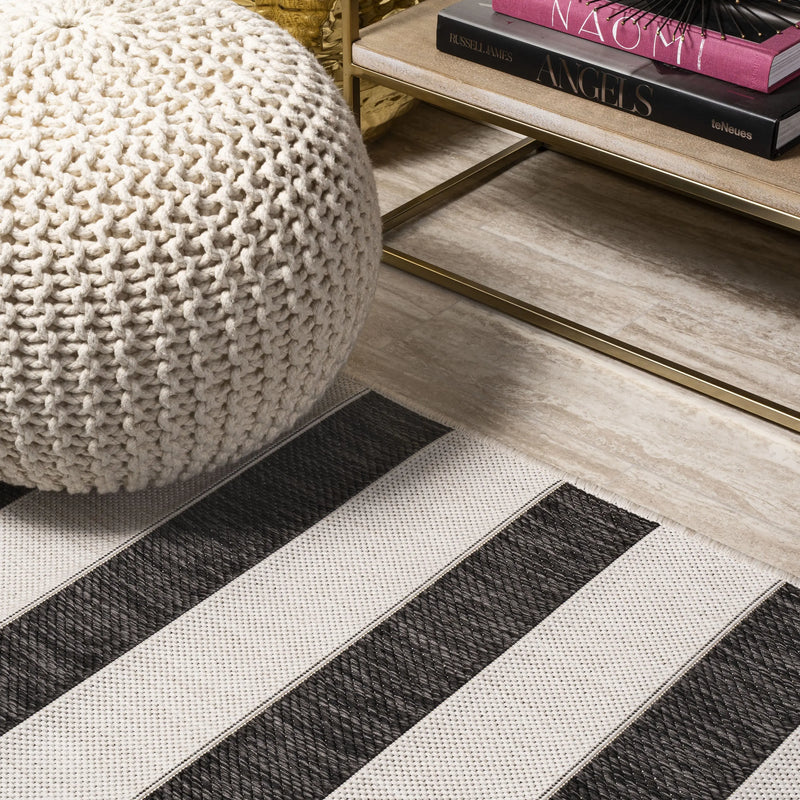 8' Black And Cream Round Striped Indoor Outdoor Area Rug Homeroots Outdoor