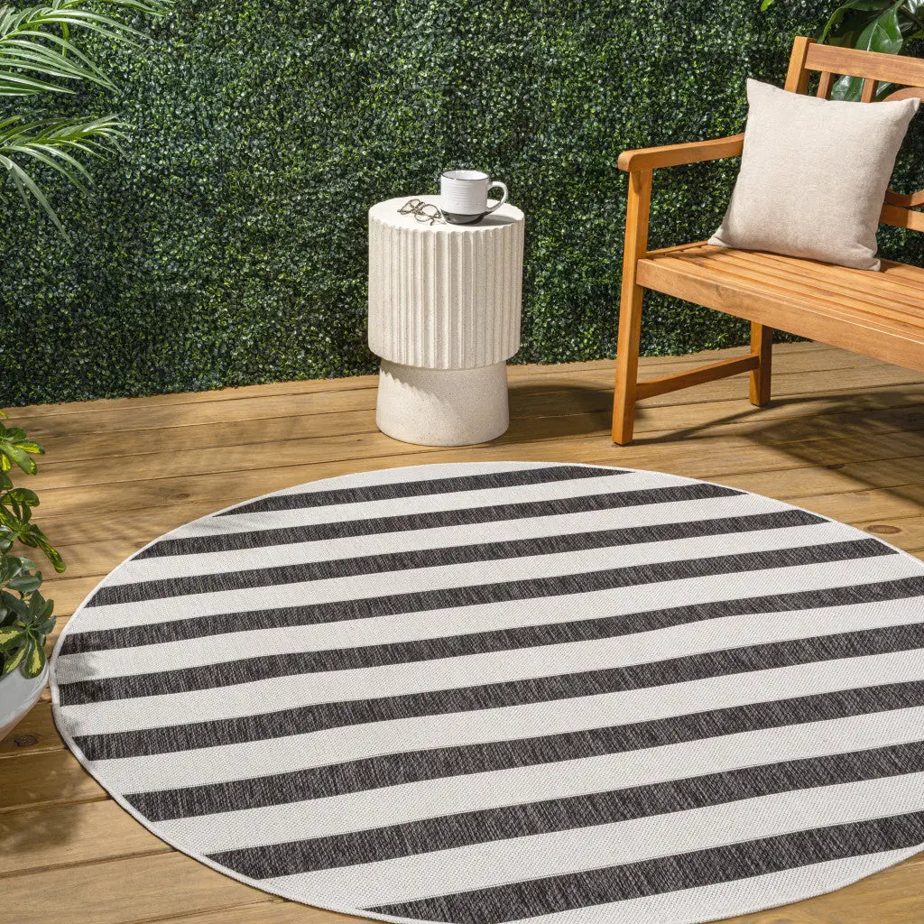 8' Black And Cream Round Striped Indoor Outdoor Area Rug Homeroots Outdoor