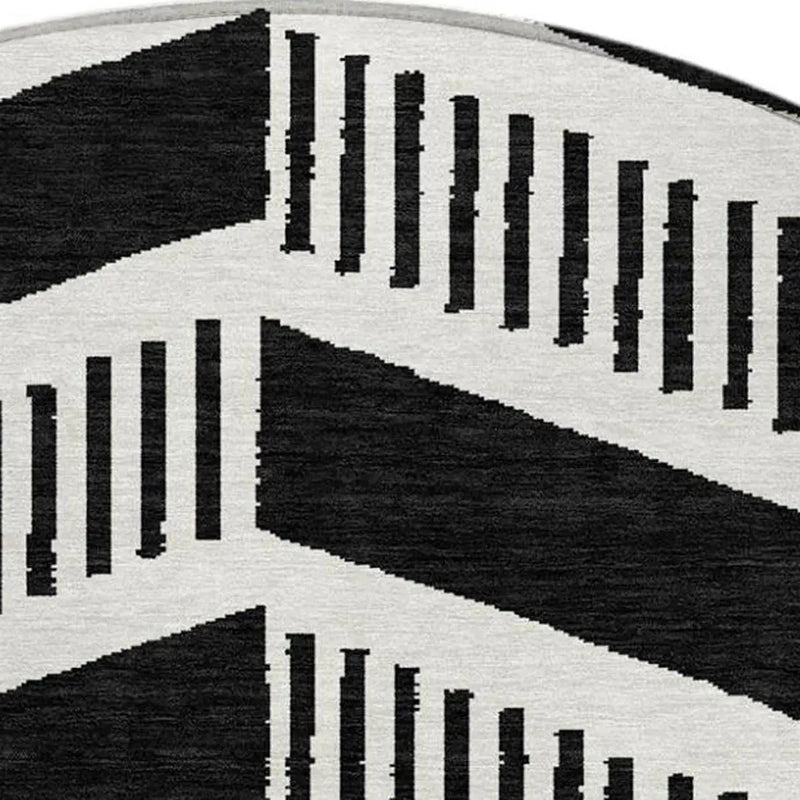 8' Black And Ivory Round Geometric Washable Indoor Outdoor Area Rug Homeroots Outdoor