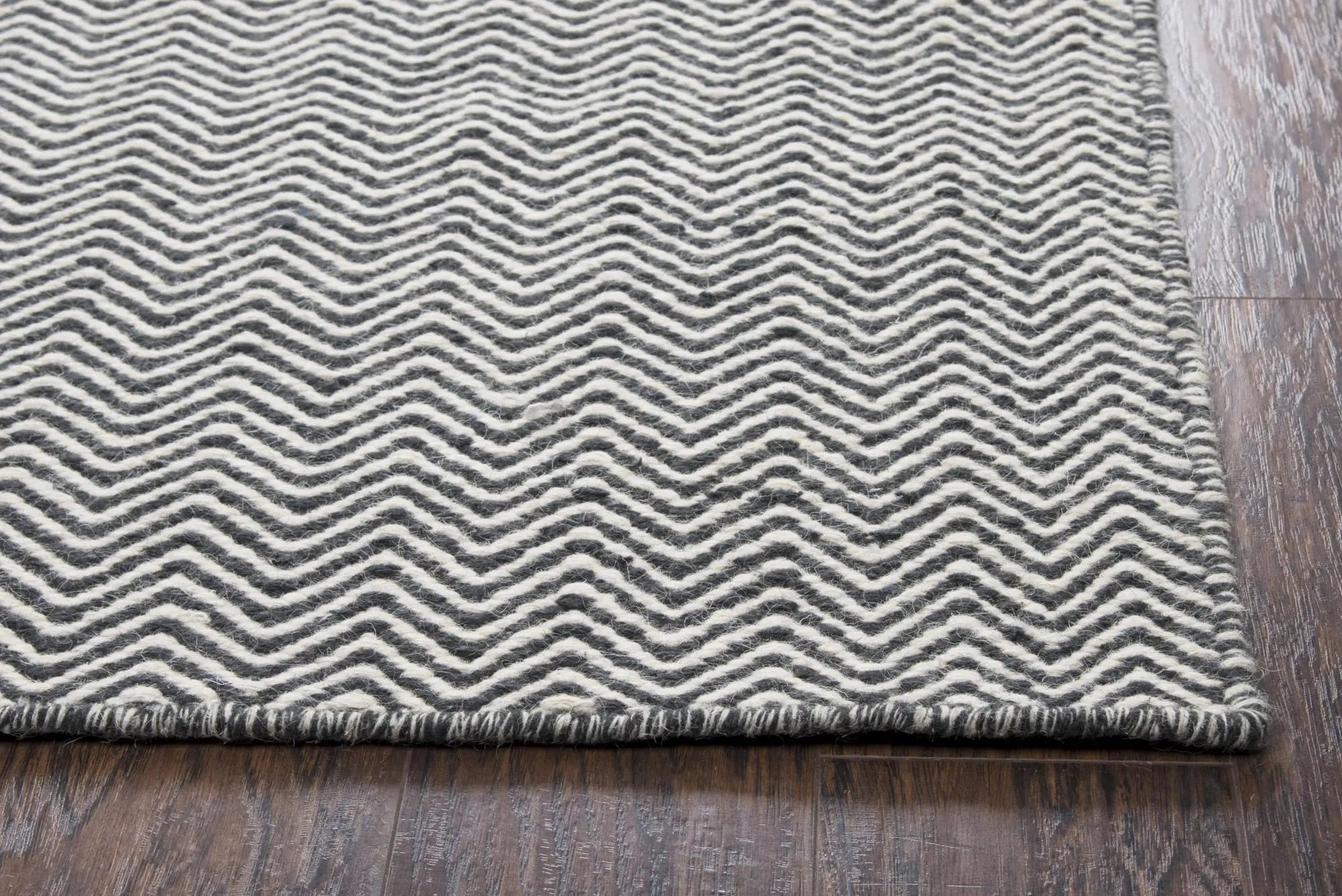 8' Black And Off White Wool Chevron Hand Woven Area Rug Homeroots Home Decor