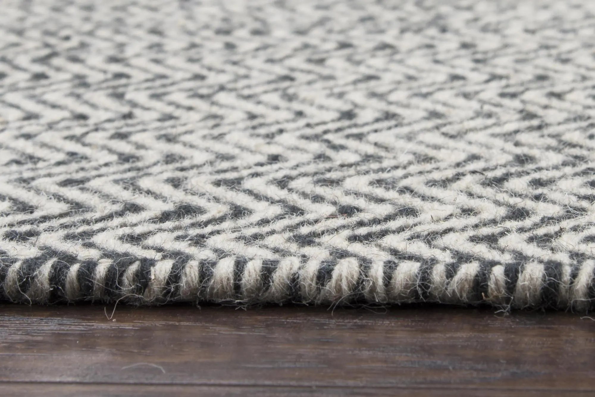 8' Black And Off White Wool Chevron Hand Woven Area Rug Homeroots Home Decor