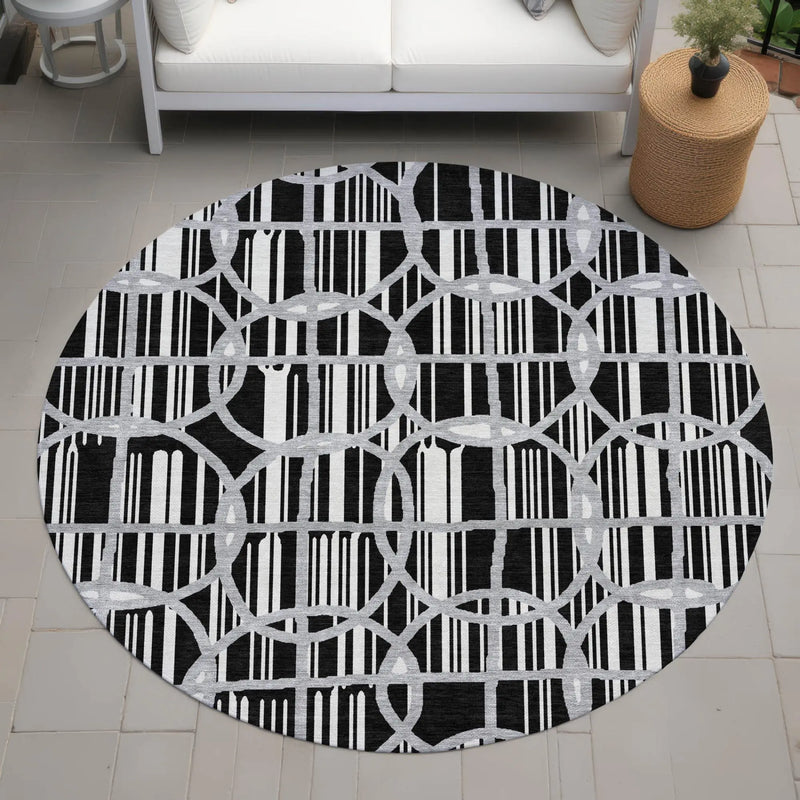 8' Black And Pewter Round Geometric Washable Indoor Outdoor Area Rug Homeroots Outdoor