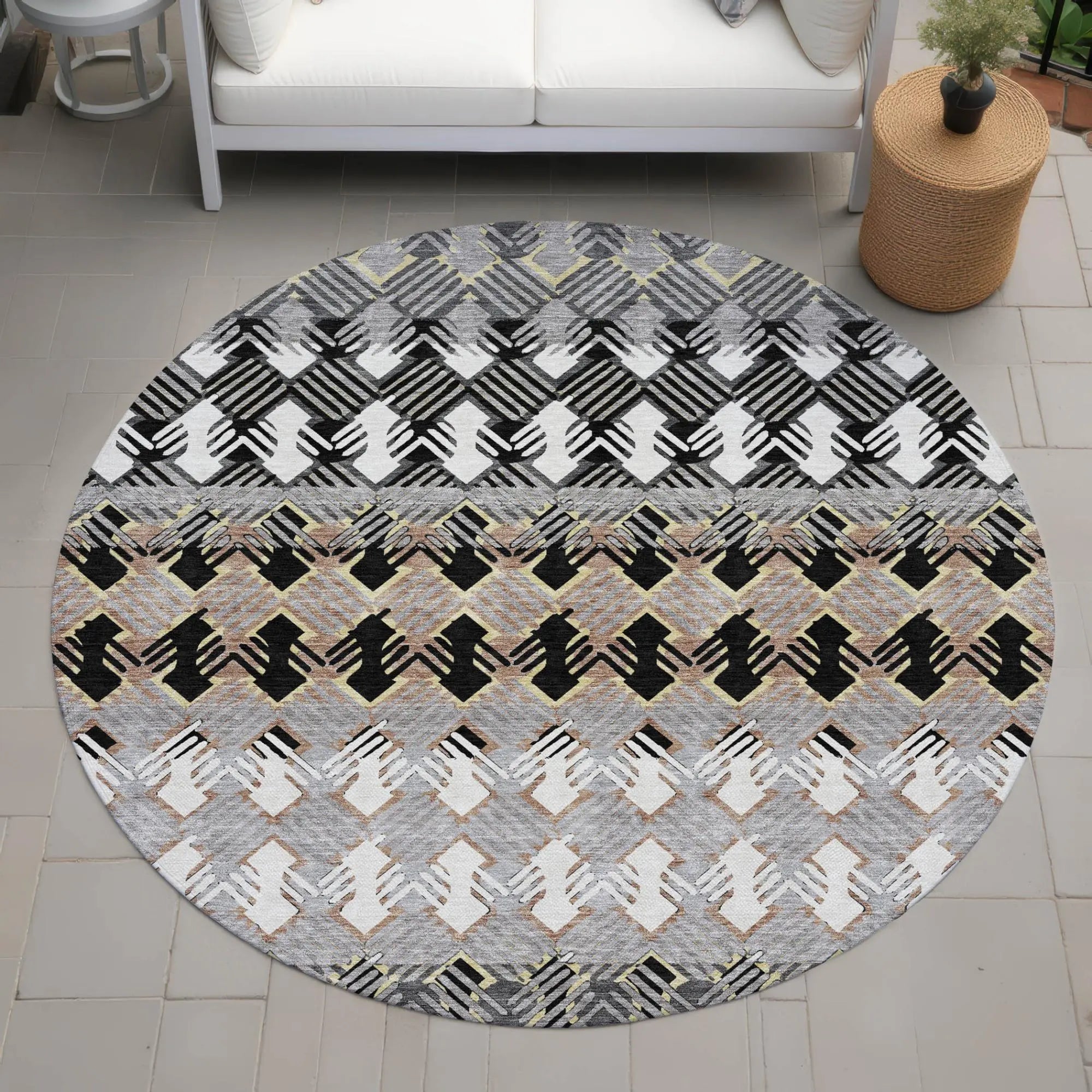 8' Black And Pewter Round Striped Washable Indoor Outdoor Area Rug Homeroots Outdoor