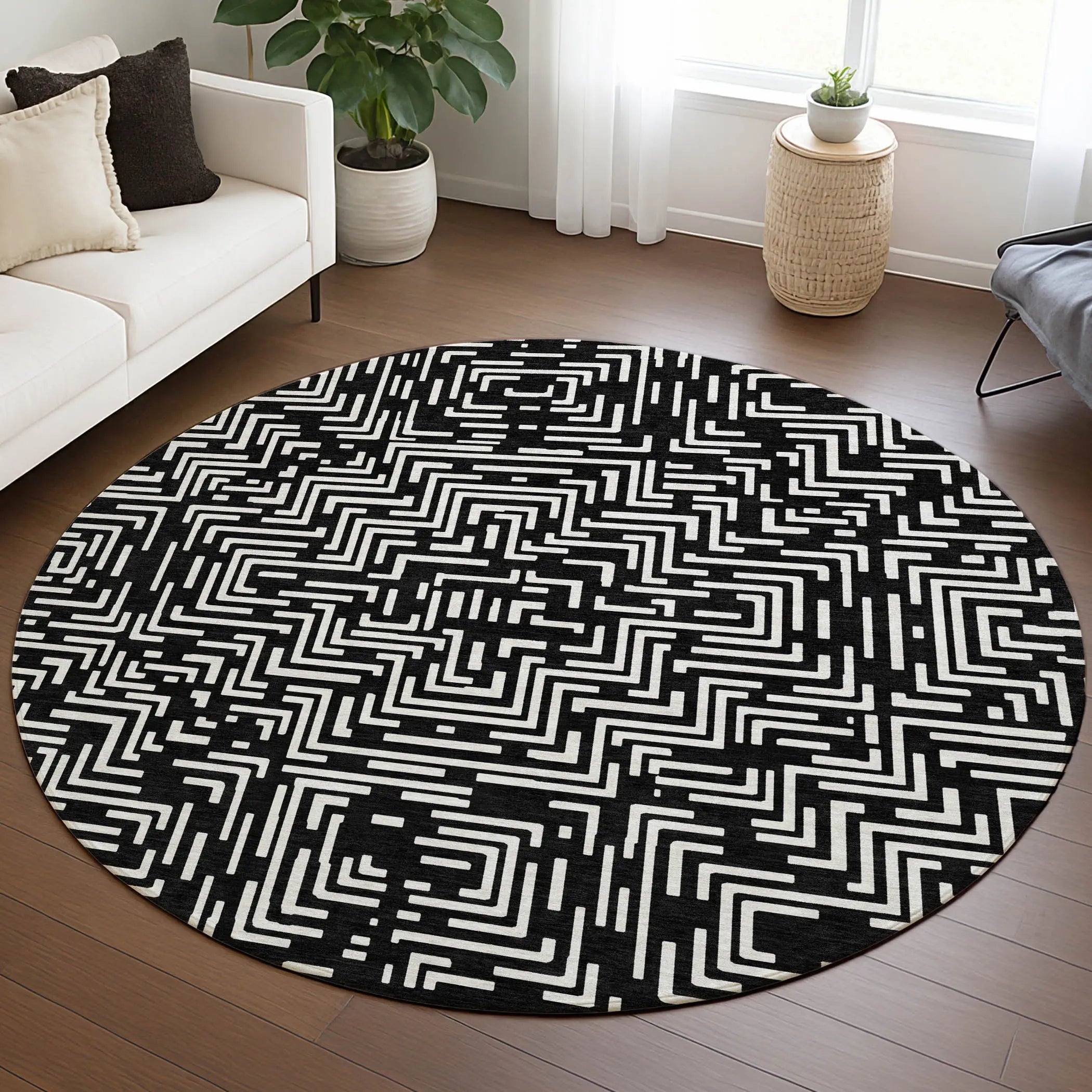 8' Black And Silver Round Geometric Washable Indoor Outdoor Area Rug Homeroots Outdoor