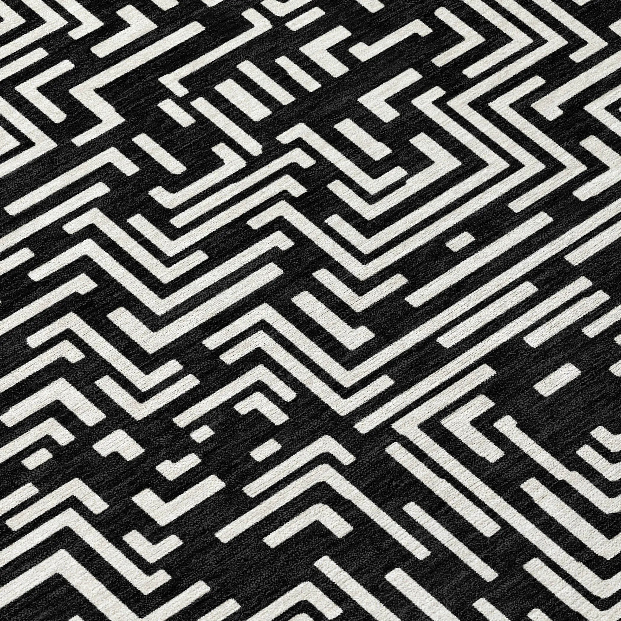 8' Black And Silver Round Geometric Washable Indoor Outdoor Area Rug Homeroots Outdoor