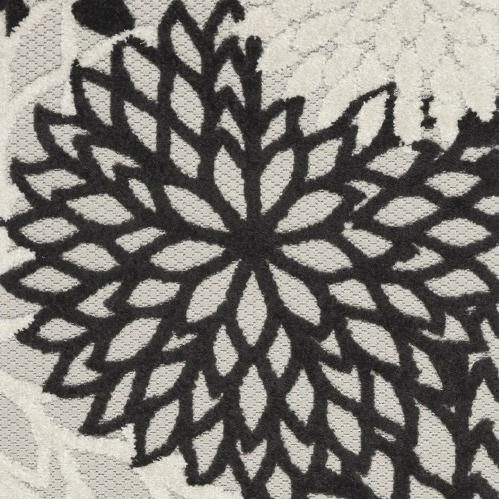 8' Black And White Indoor Outdoor Runner Rug - GreatEagleInc