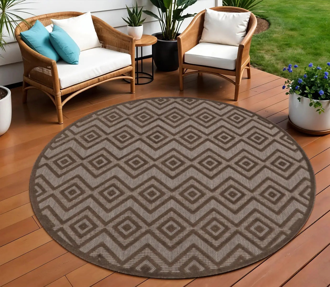 8' Brown Round Geometric Indoor Outdoor Area Rug Homeroots Outdoor