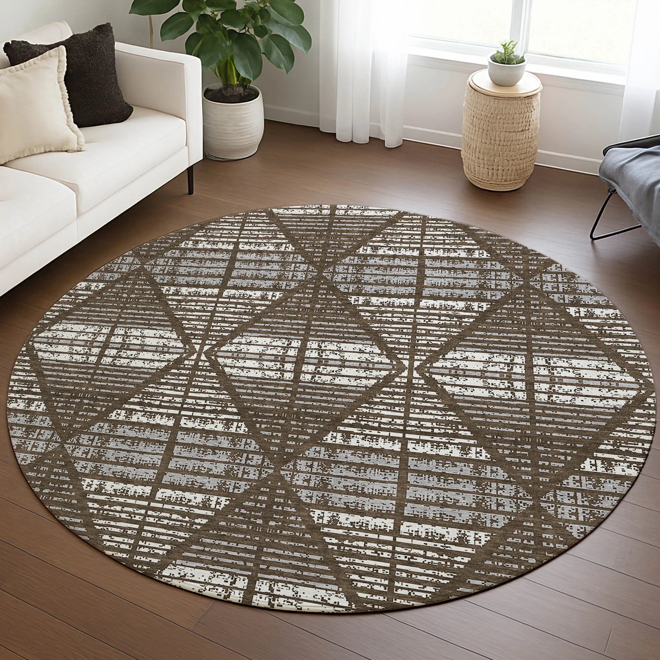 8' Chocolate And Beige Round Geometric Washable Indoor Outdoor Area Rug Homeroots Outdoor
