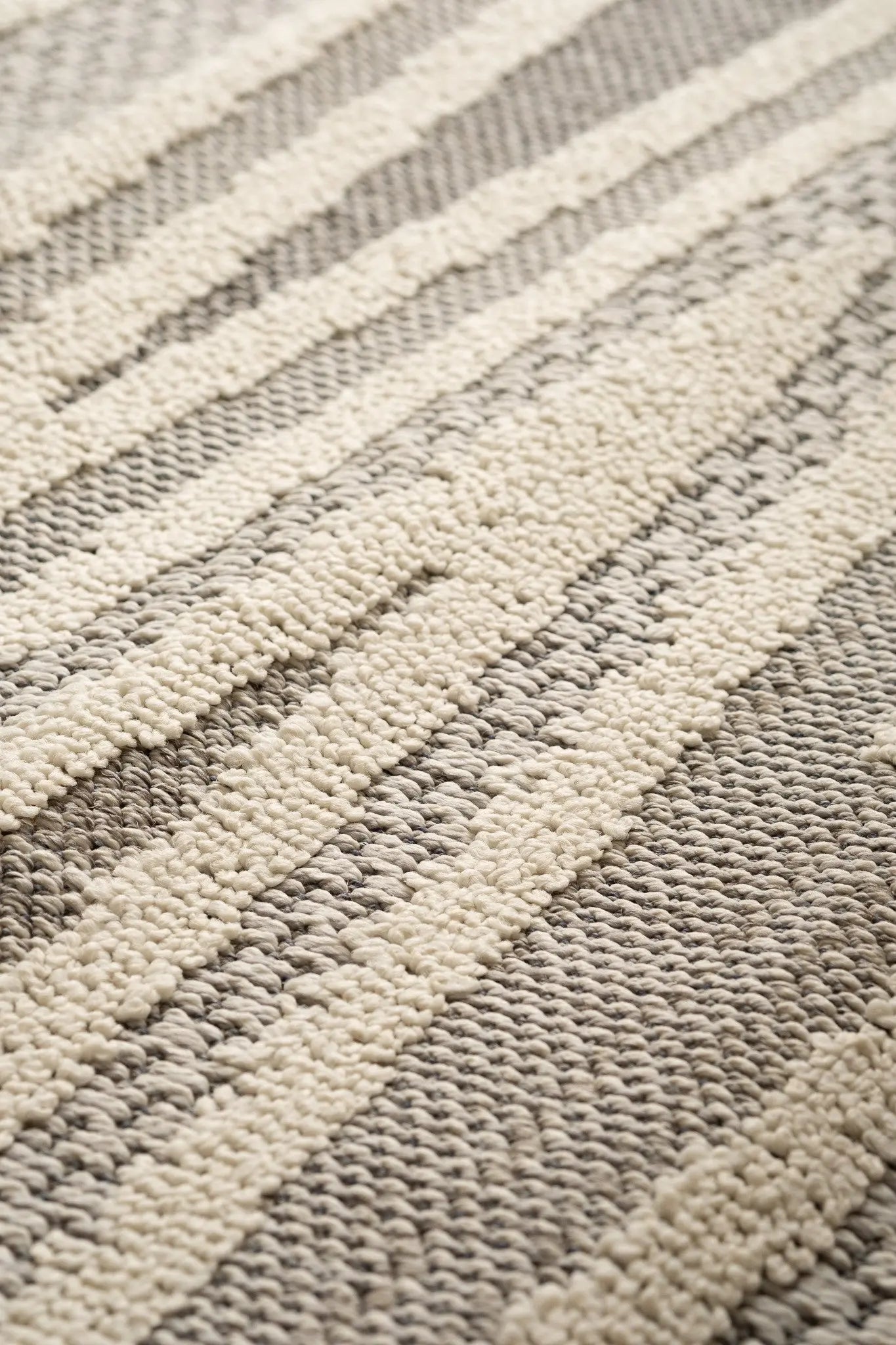 8' Gray And Beige Abstract Area Rug Homeroots Home Decor
