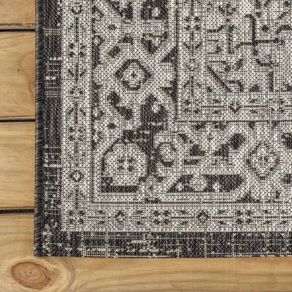8' Gray And Black Round Medallion Indoor Outdoor Area Rug Homeroots Outdoor