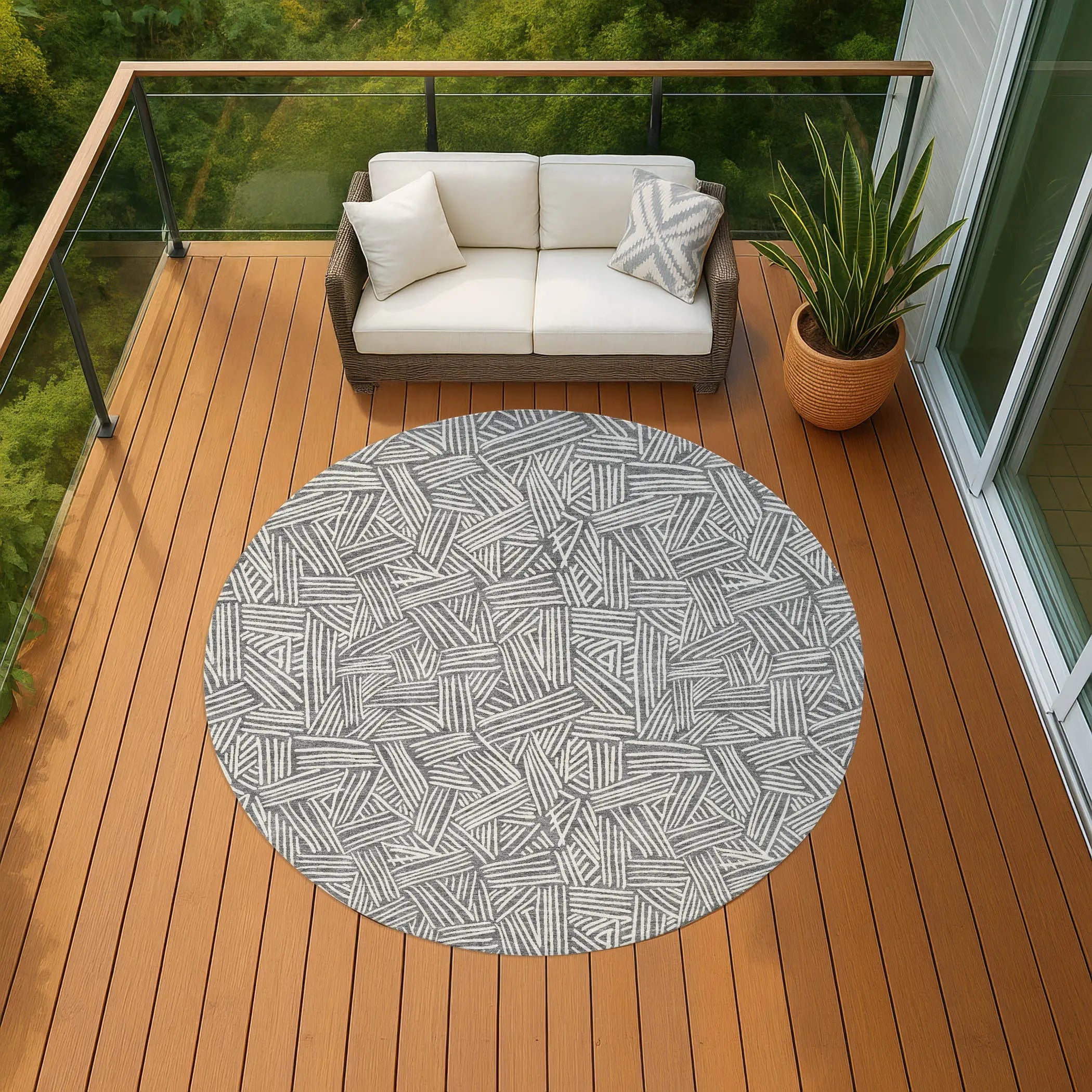 8' Gray And Ivory Round Geometric Washable Indoor Outdoor Area Rug Homeroots Outdoor