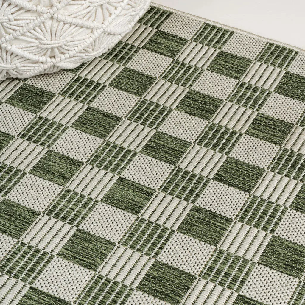 8' Green And Cream Geometric Indoor Outdoor Runner Rug Homeroots Outdoor