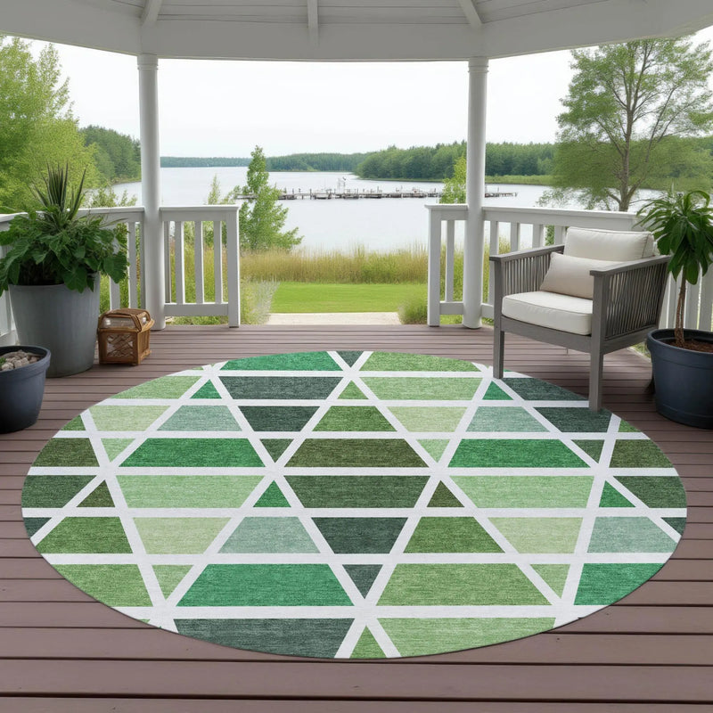 8' Green And White Round Geometric Washable Indoor Outdoor Area Rug Homeroots Outdoor