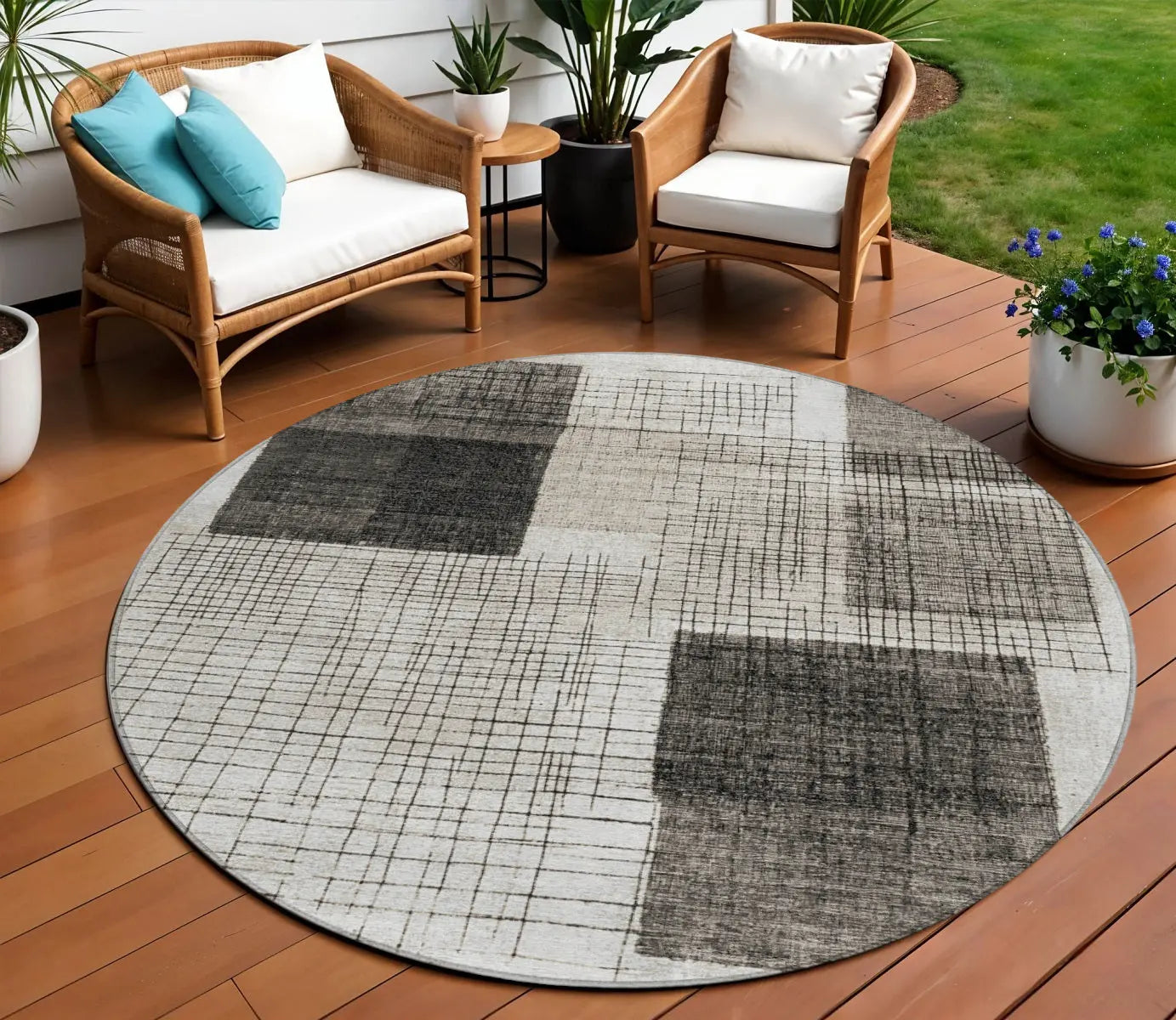 8' Ivory And Black Round Geometric Washable Indoor Outdoor Area Rug Homeroots Outdoor