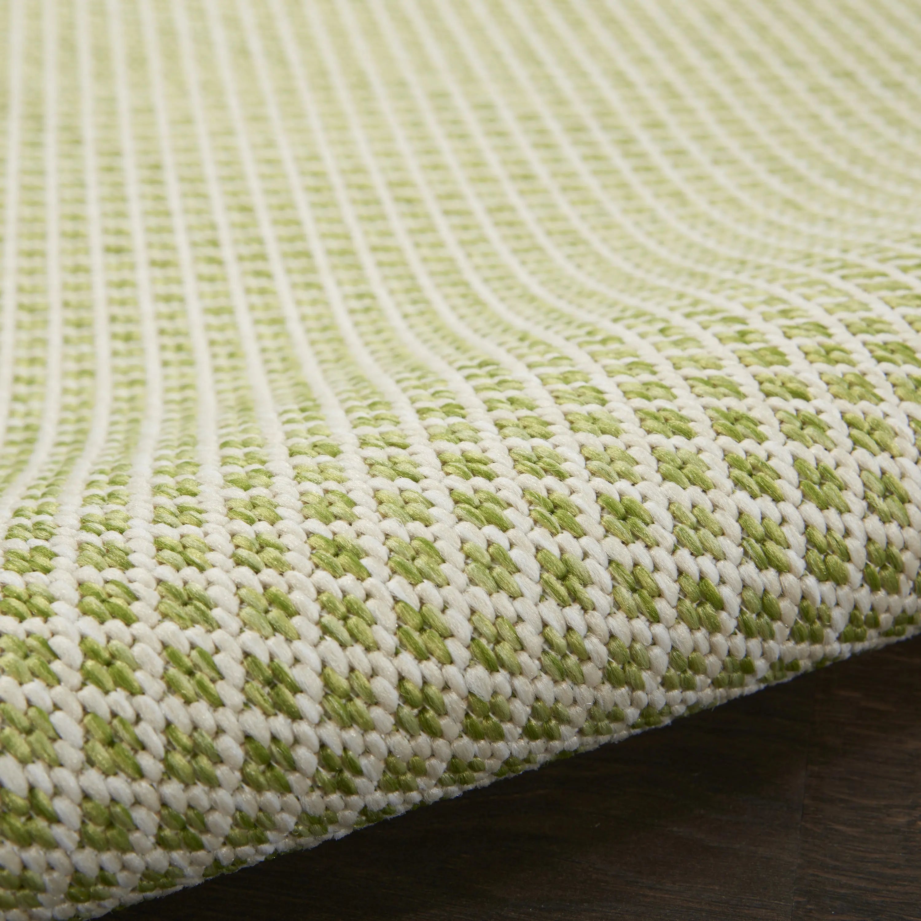 8' Ivory And Green Round Geometric Indoor Outdoor Area Rug Homeroots Outdoor