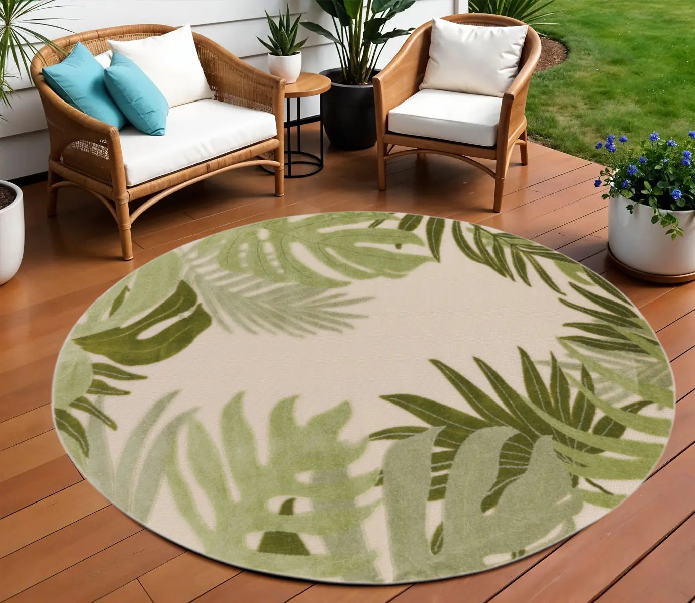 8' Ivory And Green Round Palm Leaf Indoor Outdoor Area Rug Homeroots Outdoor