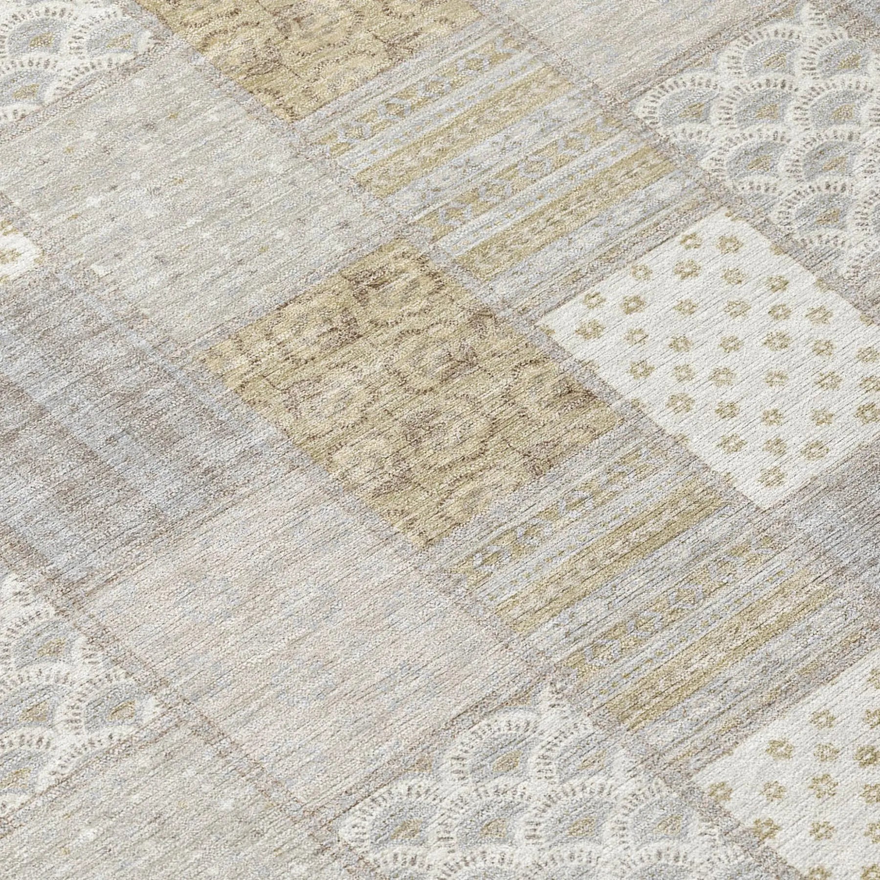 8' Ivory And Silver Round Patchwork Washable Indoor Outdoor Area Rug Homeroots Outdoor