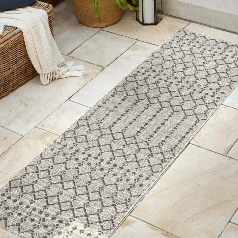 8' Light Gray And Black Trellis Indoor Outdoor Runner Rug Homeroots Outdoor