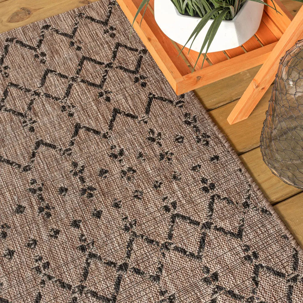 8' Natural And Black Round Trellis Indoor Outdoor Area Rug - GreatEagleInc