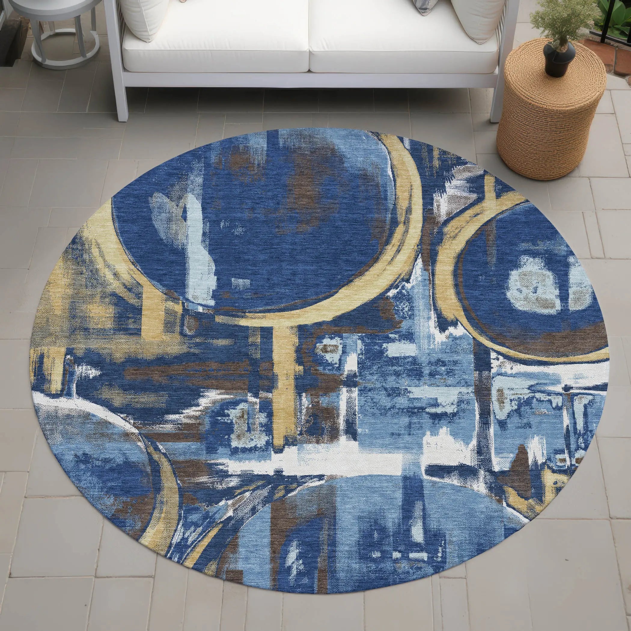 8' Navy Blue And Blue Round Abstract Washable Indoor Outdoor Area Rug Homeroots Outdoor