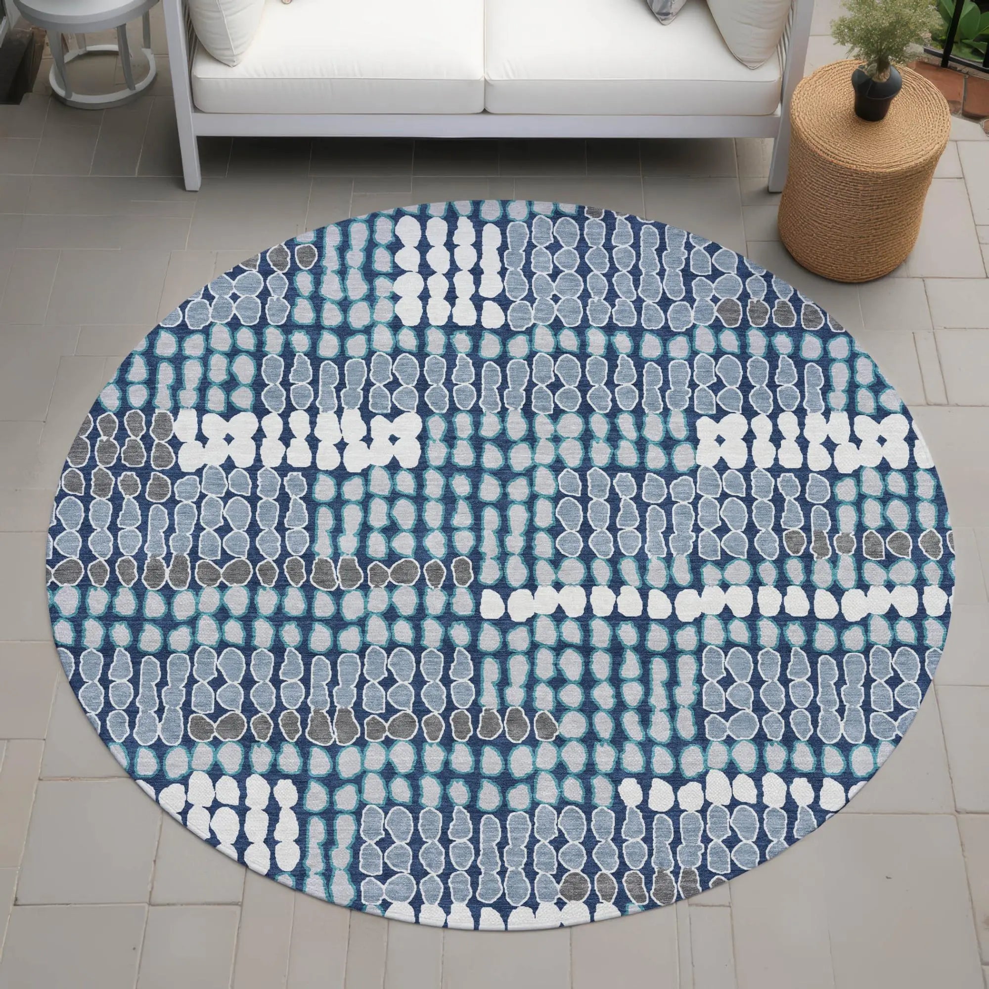 8' Navy Blue And Blue Round Geometric Washable Indoor Outdoor Area Rug Homeroots Outdoor