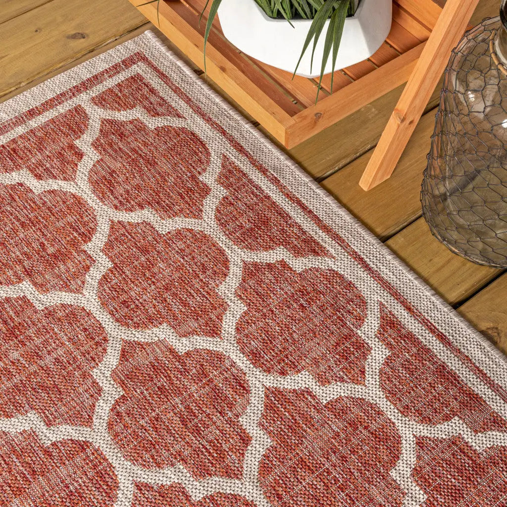 8' Red And Beige Round Geometric Indoor Outdoor Area Rug Homeroots Outdoor