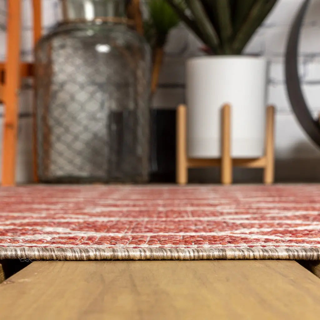 8' Red And Beige Round Geometric Indoor Outdoor Area Rug Homeroots Outdoor