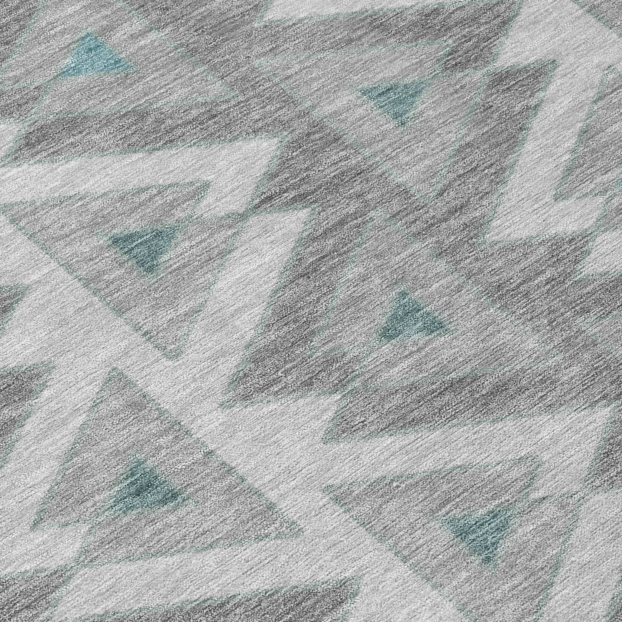 8' Silver And Gray Round Geometric Washable Indoor Outdoor Area Rug Homeroots Outdoor