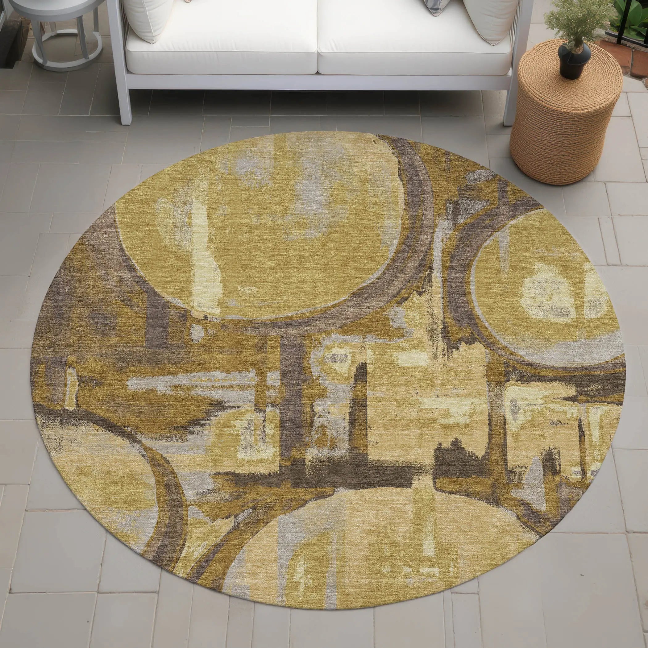 8' Walnut And Gold Round Abstract Washable Indoor Outdoor Area Rug Homeroots Outdoor