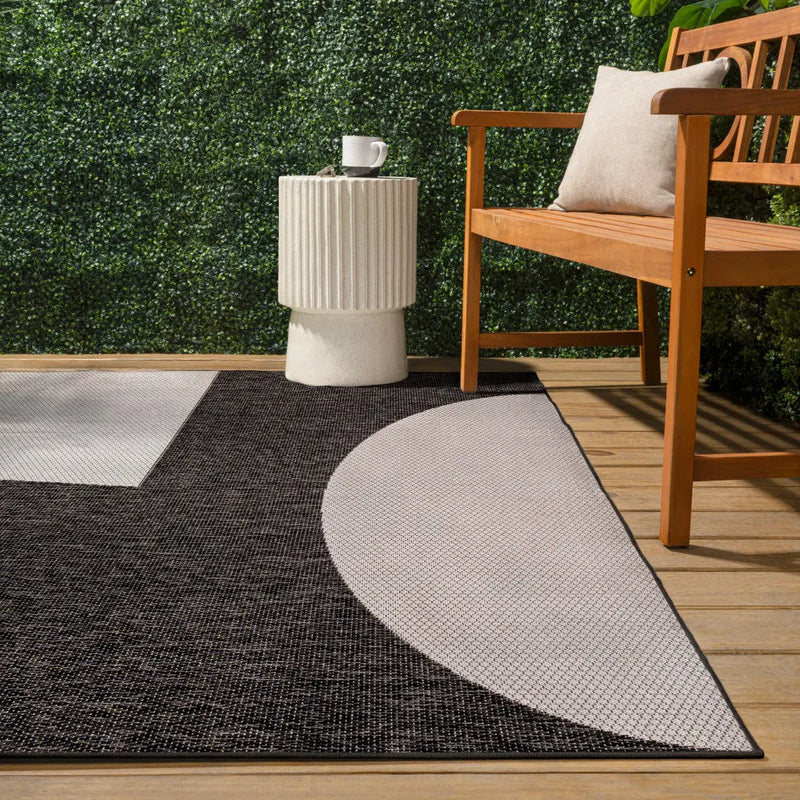 8' X 10' Black And Cream Geometric Indoor Outdoor Area Rug Homeroots Outdoor