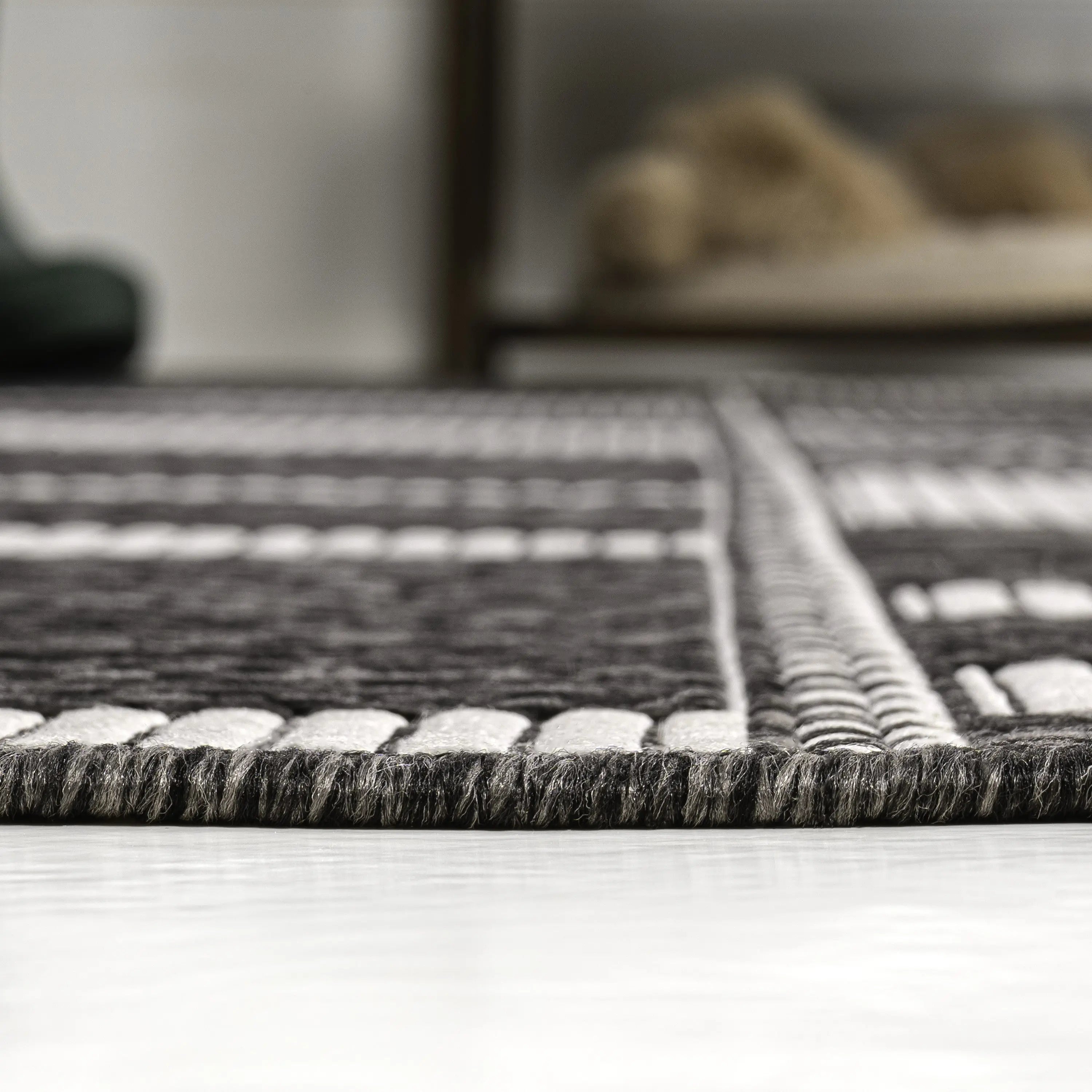 8' X 10' Black And Cream Geometric Indoor Outdoor Area Rug Homeroots Outdoor