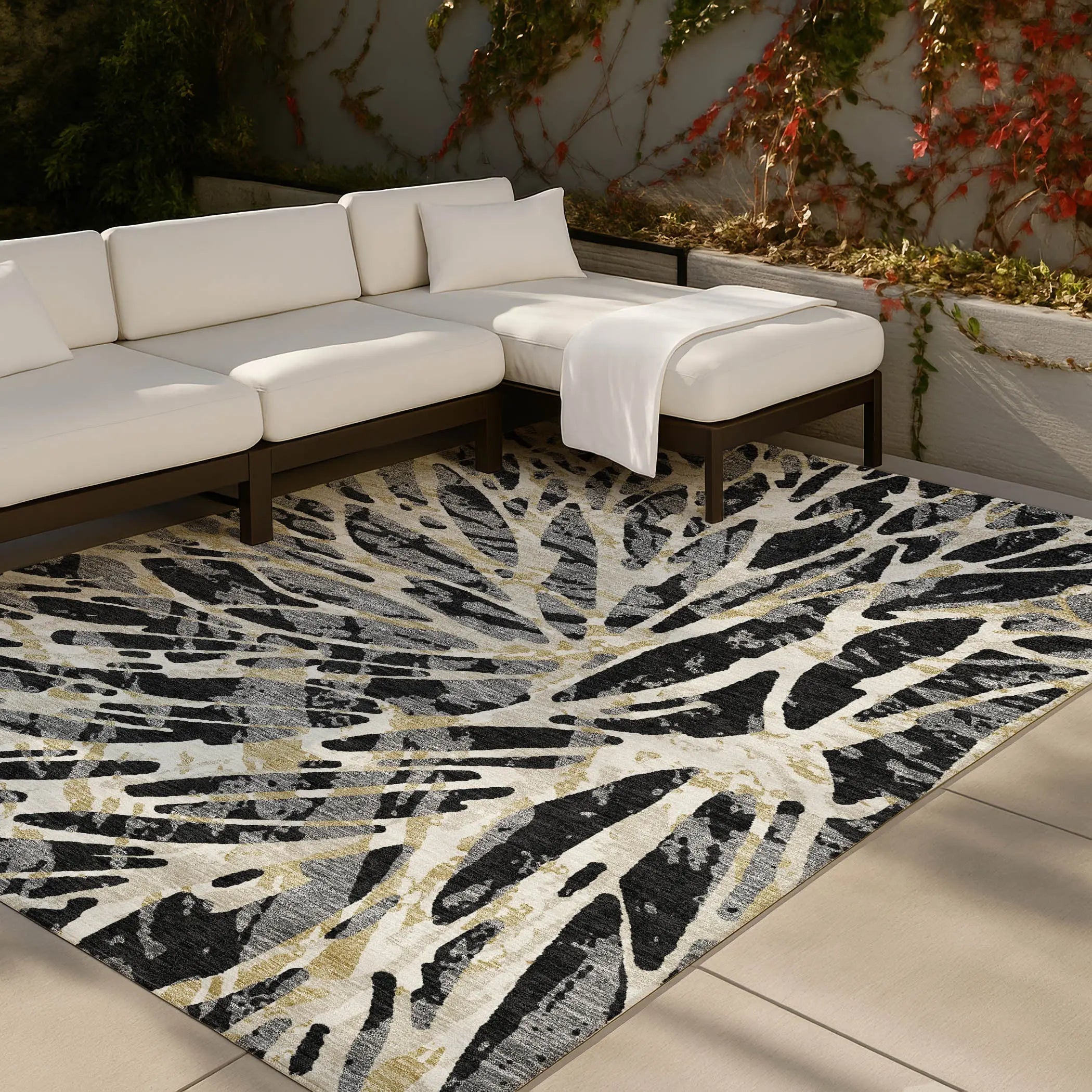 8' X 10' Black And Ivory Abstract Washable Indoor Outdoor Area Rug Homeroots Outdoor
