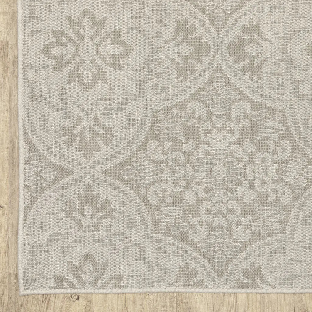 8' X 10' Gray and Ivory Floral Stain Resistant Indoor Outdoor Area Rug Homeroots Outdoor