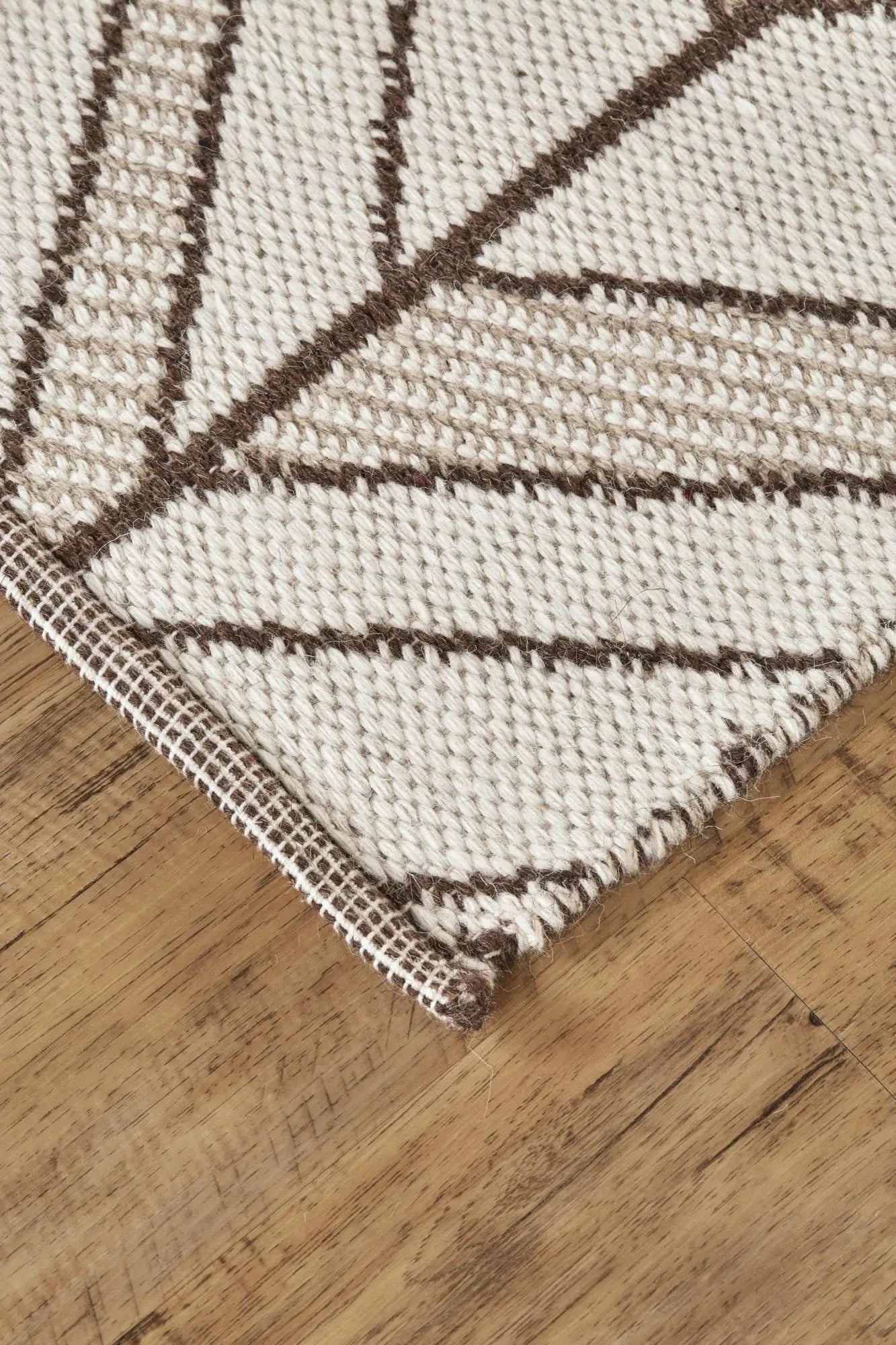 8' X 10' Ivory And Brown Wool Chevron Hand Woven Area Rug Homeroots Home Decor