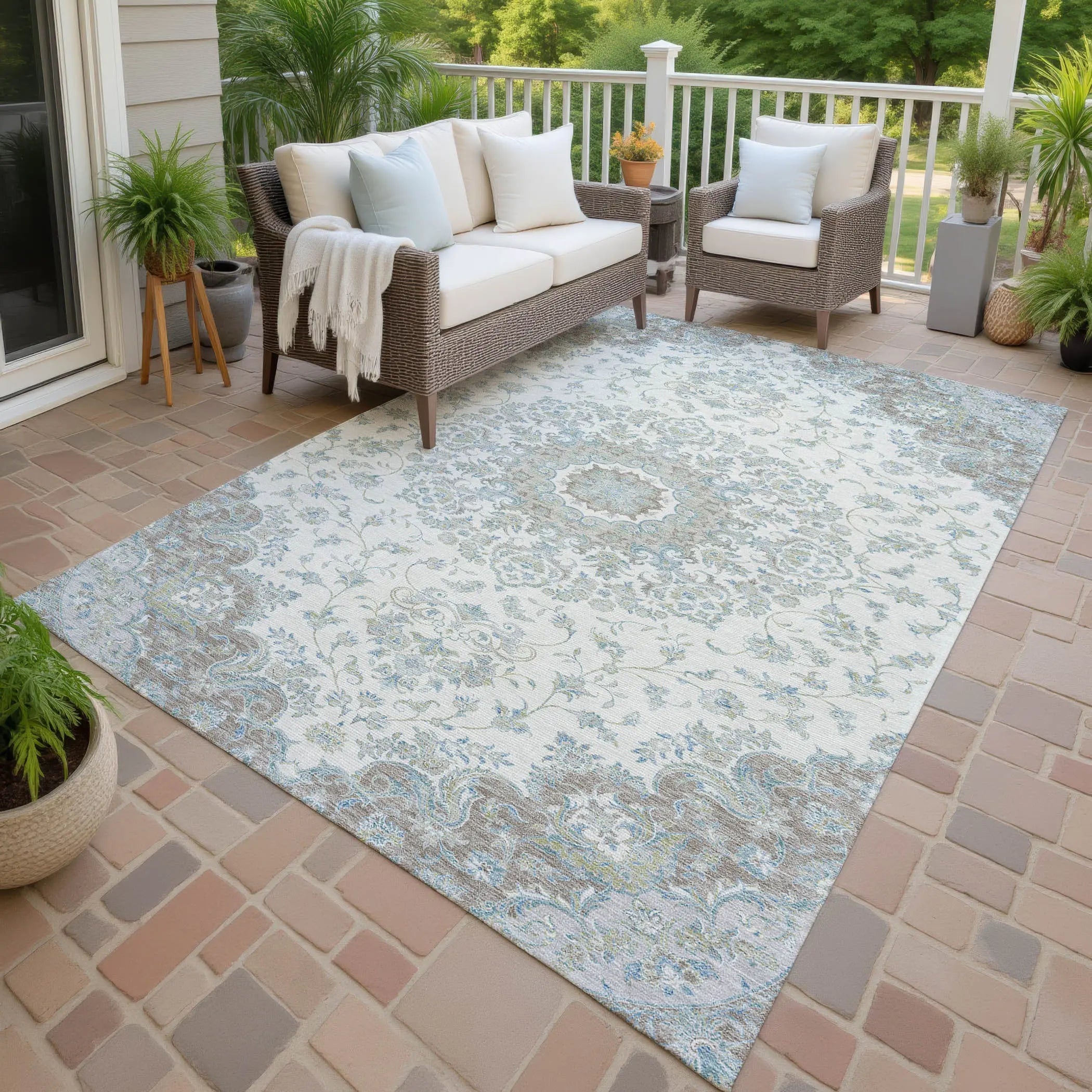 8' X 10' Ivory And Silver Floral Medallion Washable Indoor Outdoor Area Rug Homeroots Outdoor