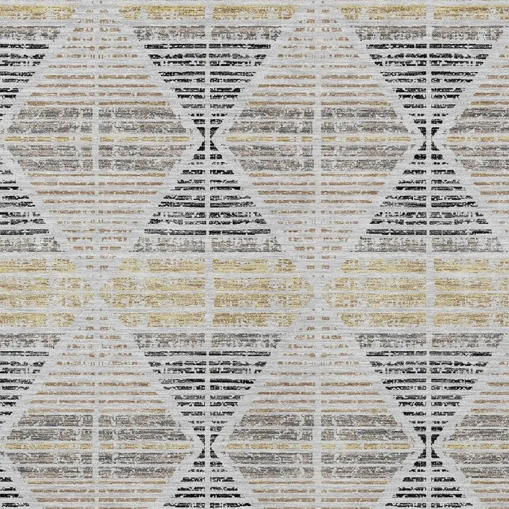 8' X 10' Silver And Beige Geometric Washable Indoor Outdoor Area Rug Homeroots Outdoor