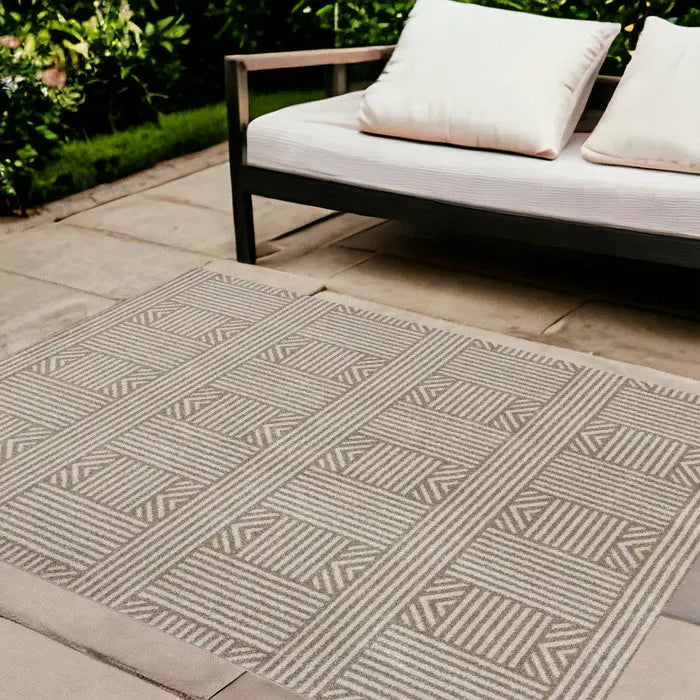 8' X 11' Beige Southwestern Indoor Outdoor Area Rug Homeroots Outdoor