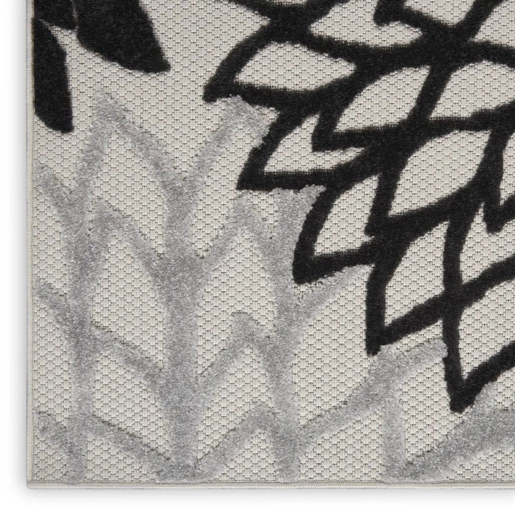8' X 11' Black And White Floral Indoor Outdoor Area Rug Homeroots Outdoor