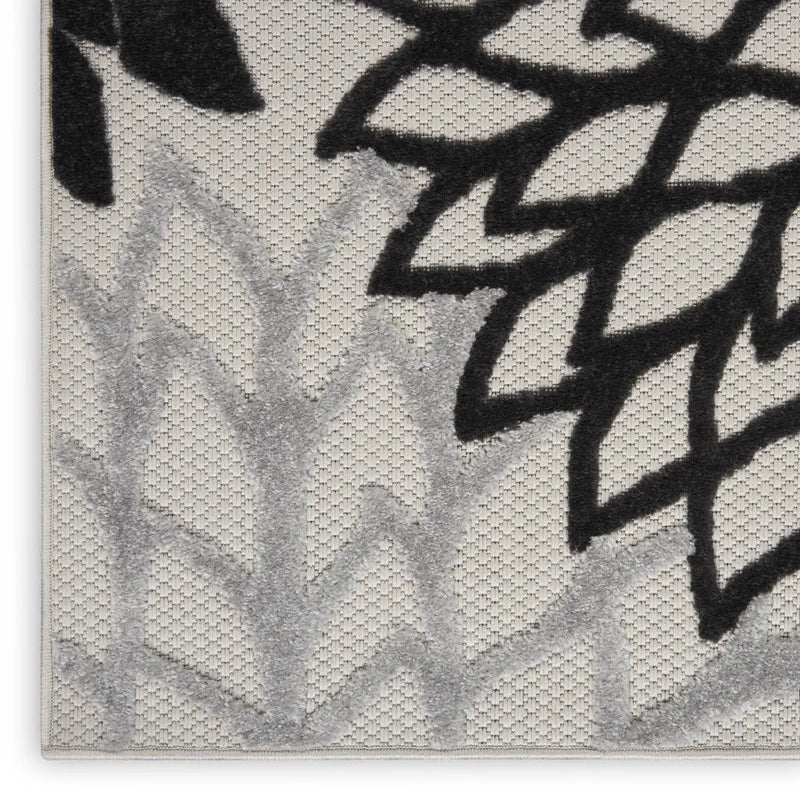 8' X 11' Black And White Floral Indoor Outdoor Area Rug Homeroots Outdoor