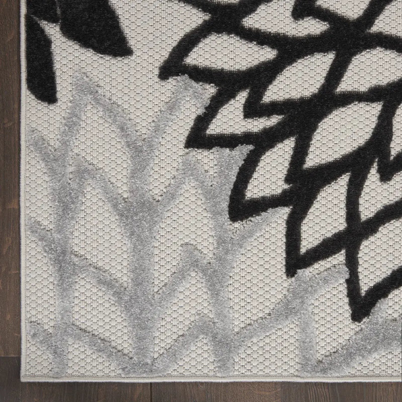 8' X 11' Black And White Floral Indoor Outdoor Area Rug Homeroots Outdoor
