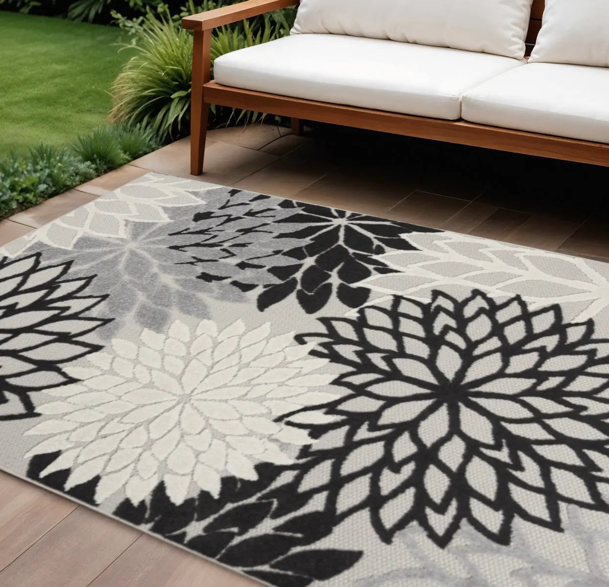 8' X 11' Black And White Floral Indoor Outdoor Area Rug Homeroots Outdoor