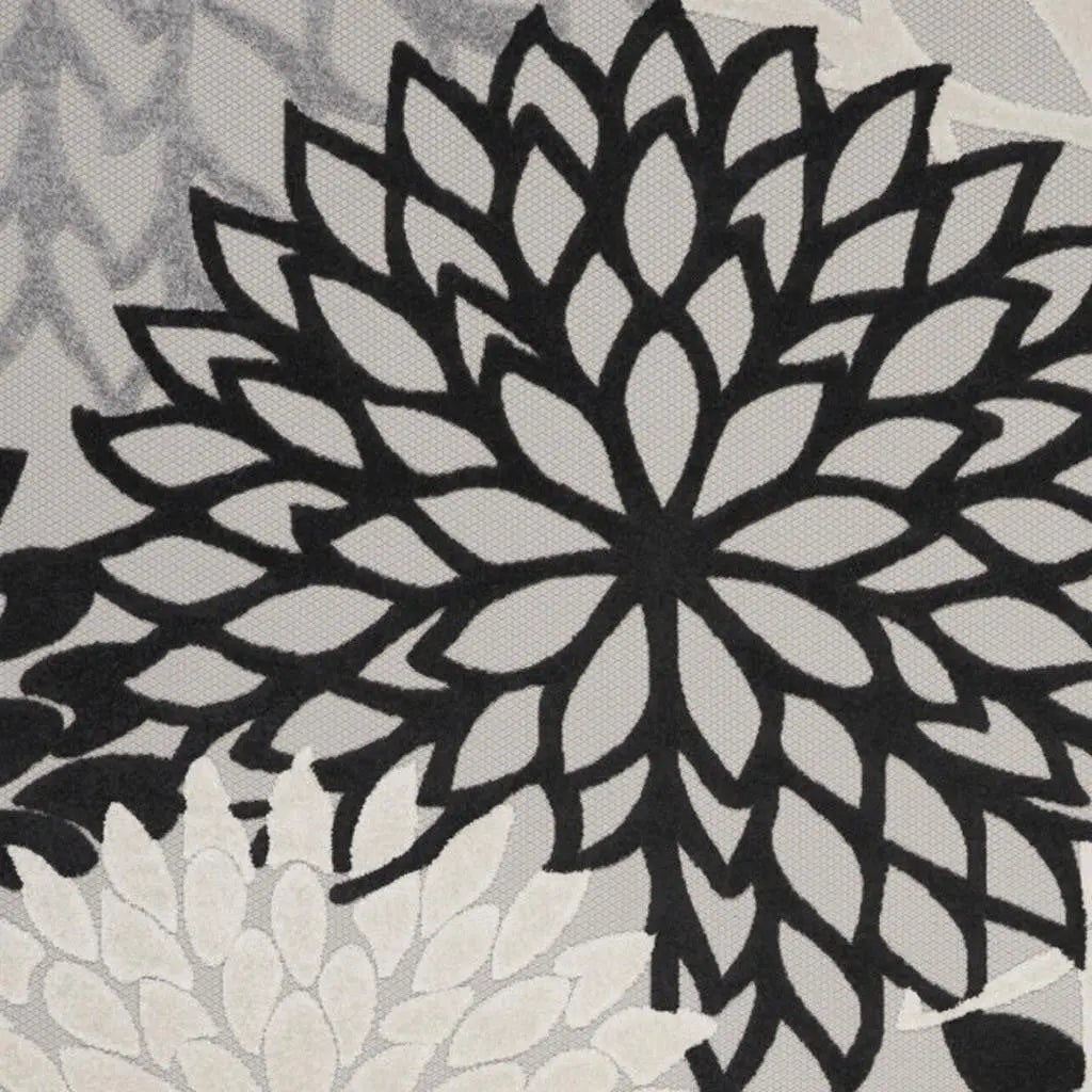8' X 11' Black And White Floral Indoor Outdoor Area Rug Homeroots Outdoor
