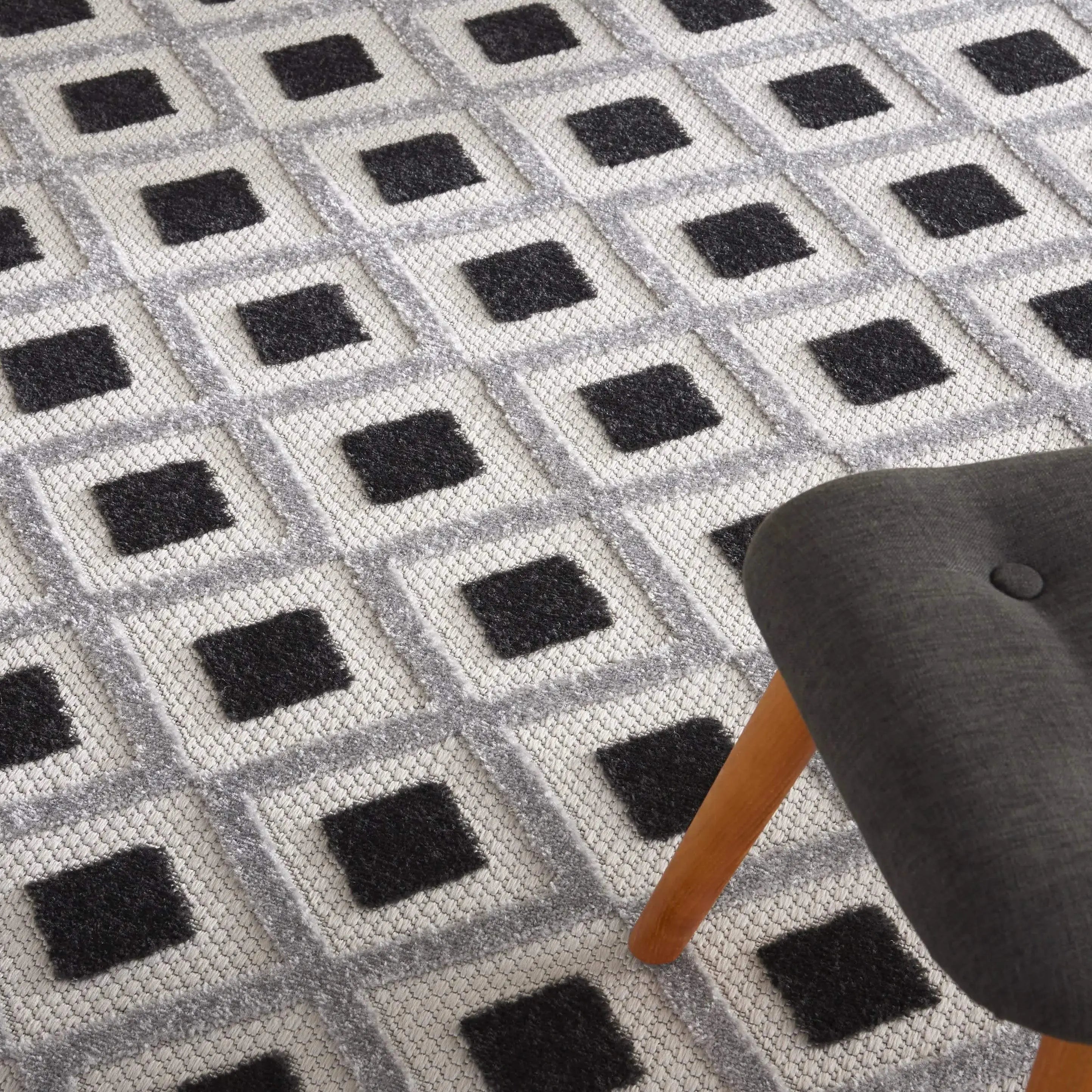 8' X 11' Black And White Geometric Indoor Outdoor Area Rug Homeroots Outdoor