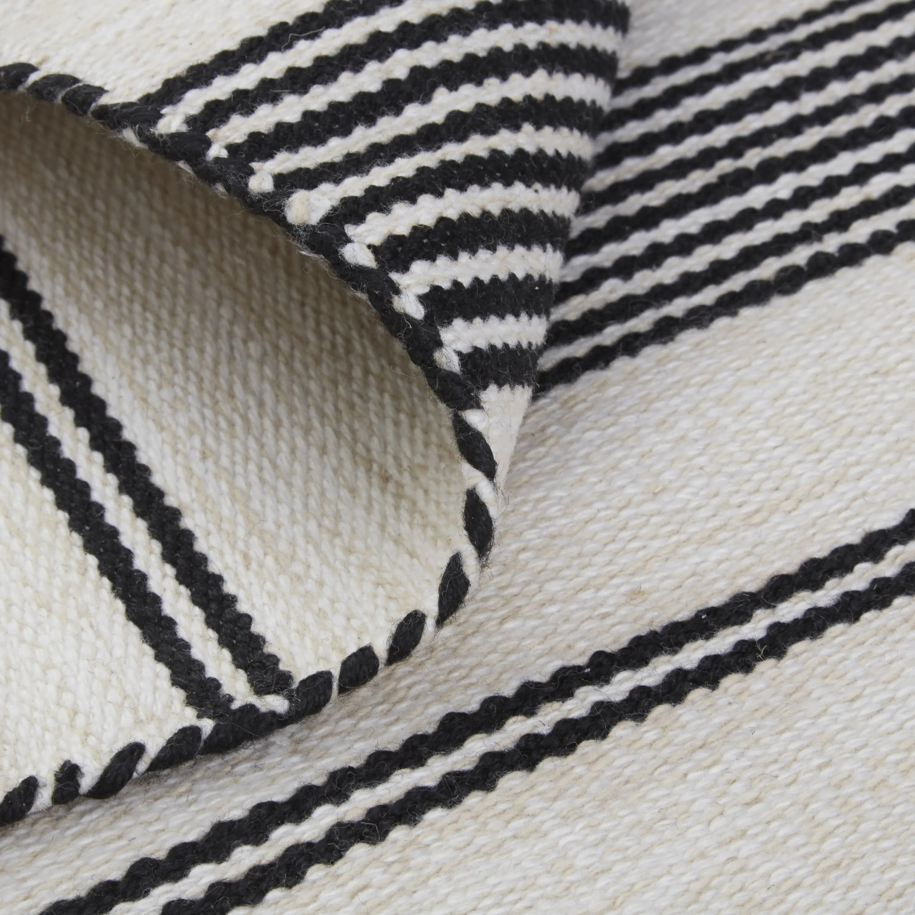 8' X 11' Black And White Striped Dhurrie Hand Woven Stain Resistant Area Rug Homeroots Outdoor